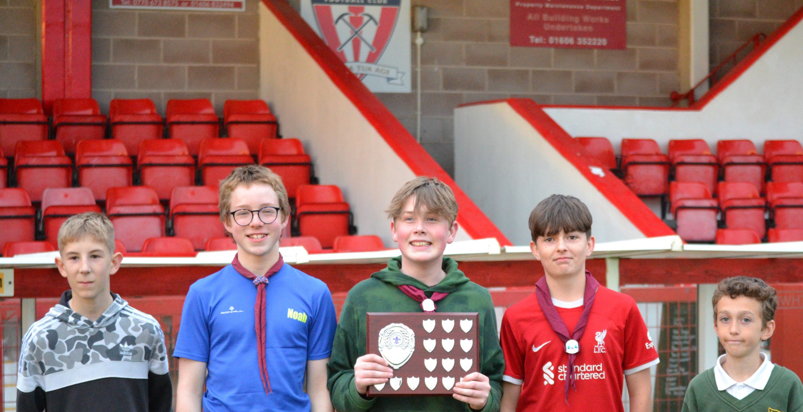 5 Scouts with a trophy